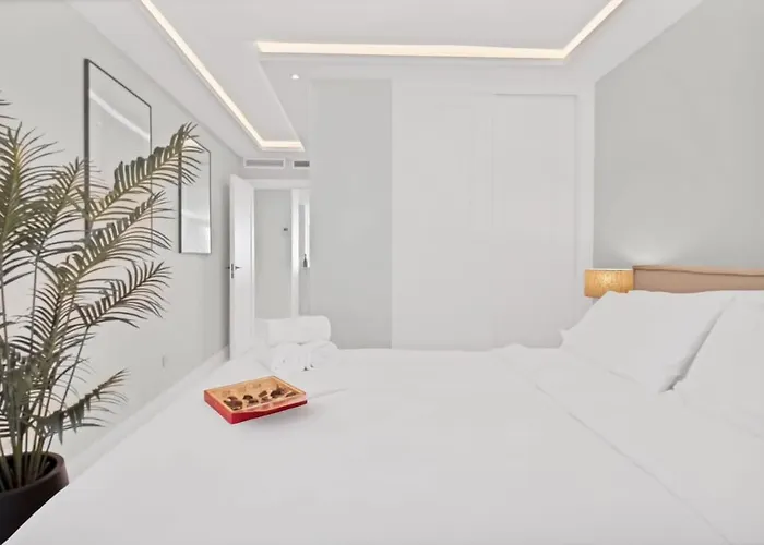 Elegant In Puerto Banus By Emg Homes Marbella