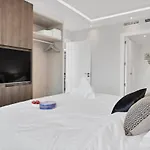 Elegant In Puerto Banus By Emg Homes ماربيا