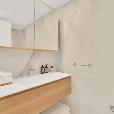 Elegant In Puerto Banus By Emg Homes * マルベーリャ