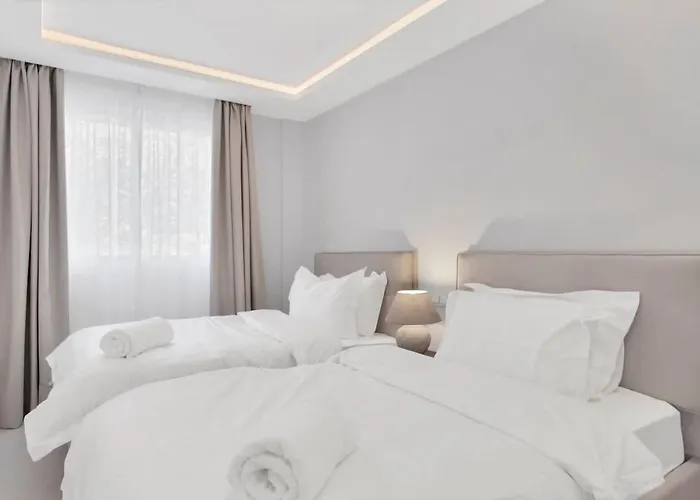 Elegant In Puerto Banus By Emg Homes * 马尔韦利亚